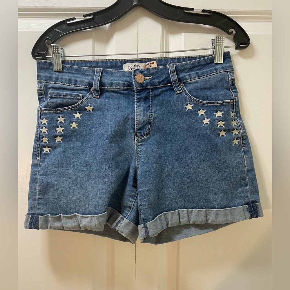 Royalty for Me Mid Rise Size 4 Women Star Embroidered Jean Shorts
